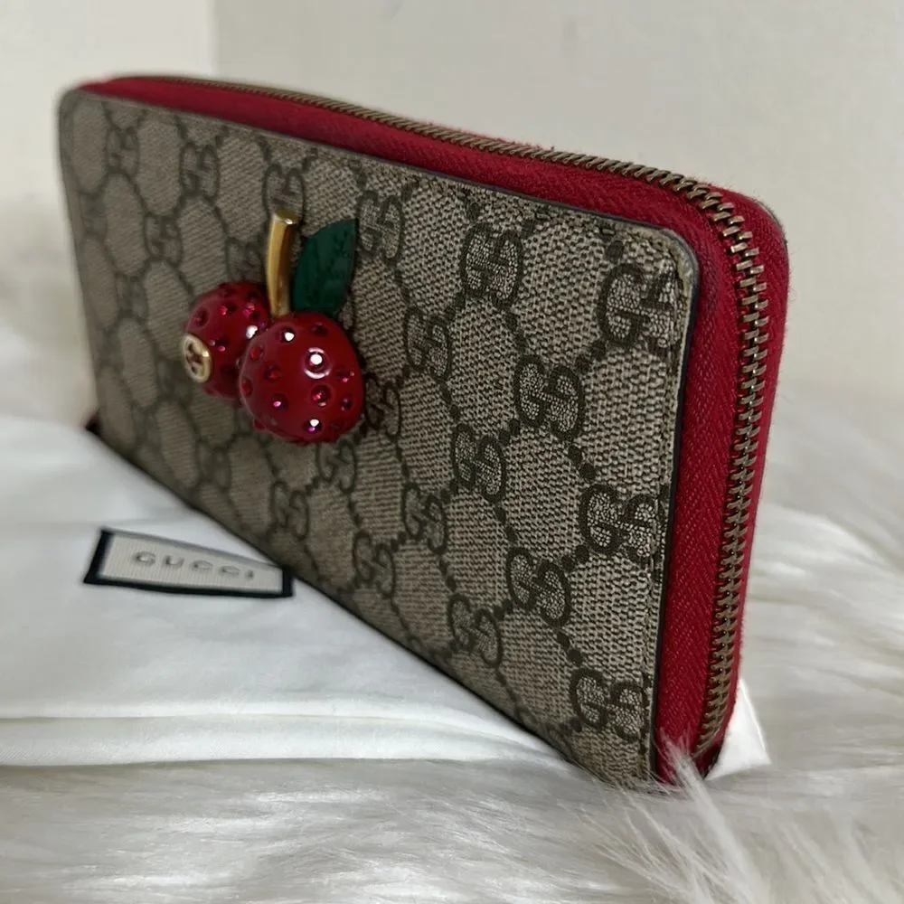 💯Authentic Gucci Beige/Red GG Supreme Canvas Cherry Zip Around Wallet🍀